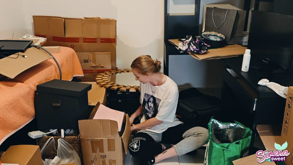 sexy foto nr. 3 von Kisten, Chaos und ein geiles Helferlein beim Umzug