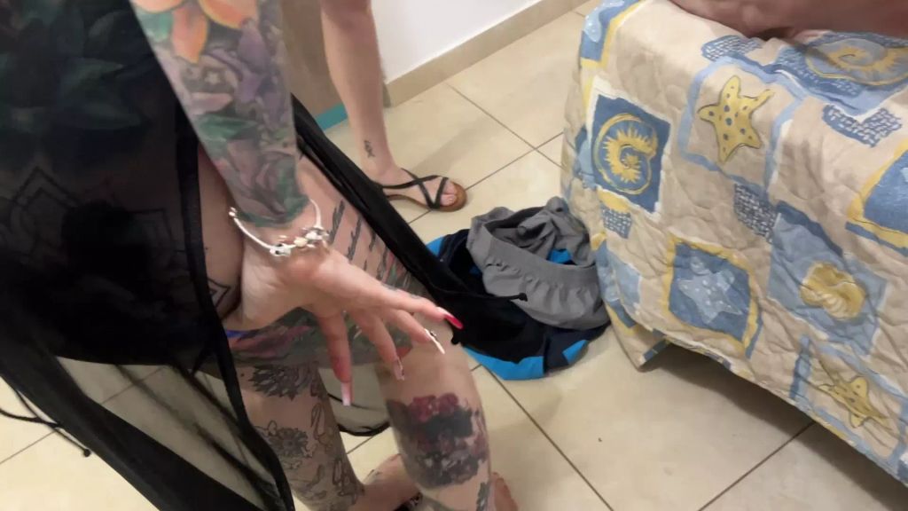 sexy foto nr. 4 von OMG! Stiefmama zickt und meine Pussy muss herhalten