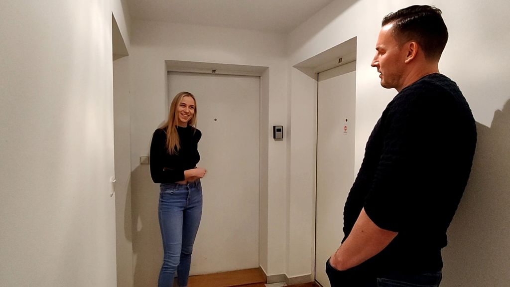 Perverser Nachbar! Er hat mich ANAL zerfickt!!!
