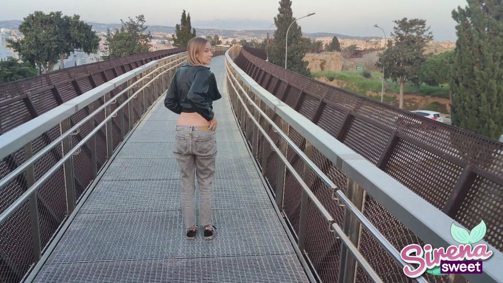 sexy foto nr. 2 von Frech und Spontan! Public gefingert!