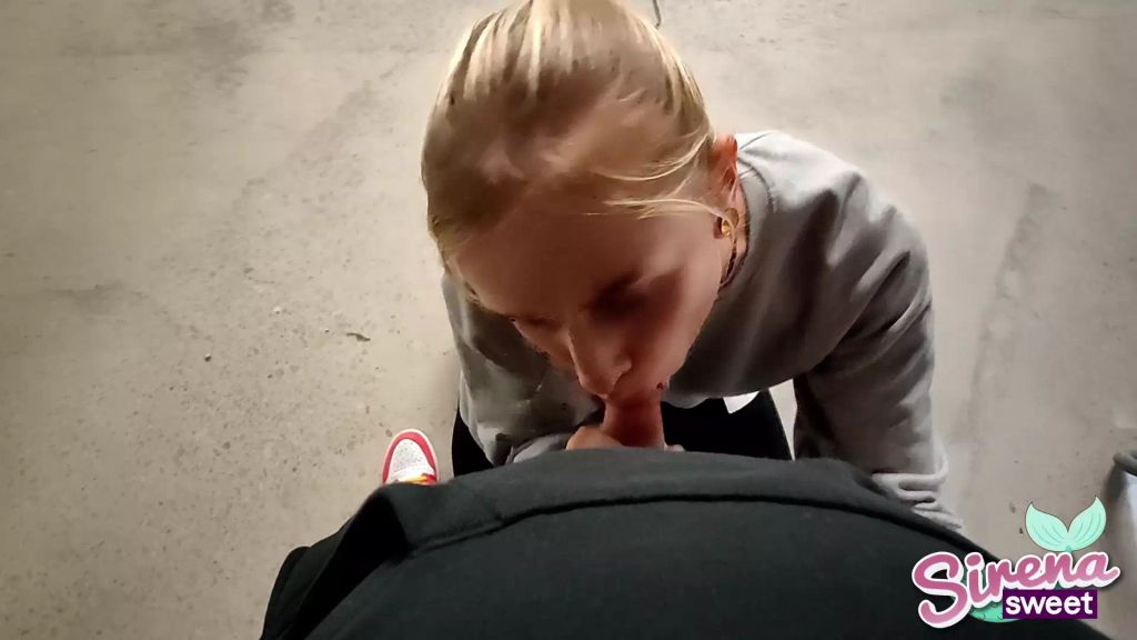 sexy foto nr. 2 von Dreist gefickt mitten am Flghafen! Mit Spermawalk!