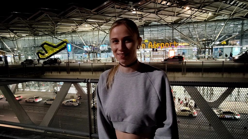 sexy foto nr. 9 von Dreist gefickt mitten am Flghafen! Mit Spermawalk!