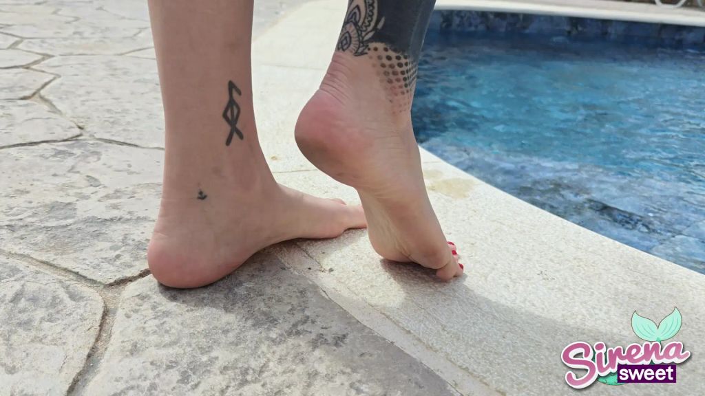 Public Footjob im Nachbarpool