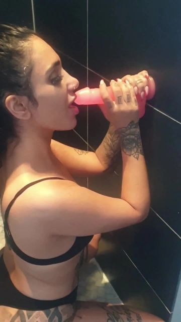 NOT GEILL & Versaut Tyra's BlowJob in der Dusche!!!!