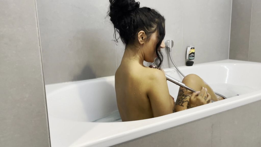 Feuchte Träume mit Tyra💦