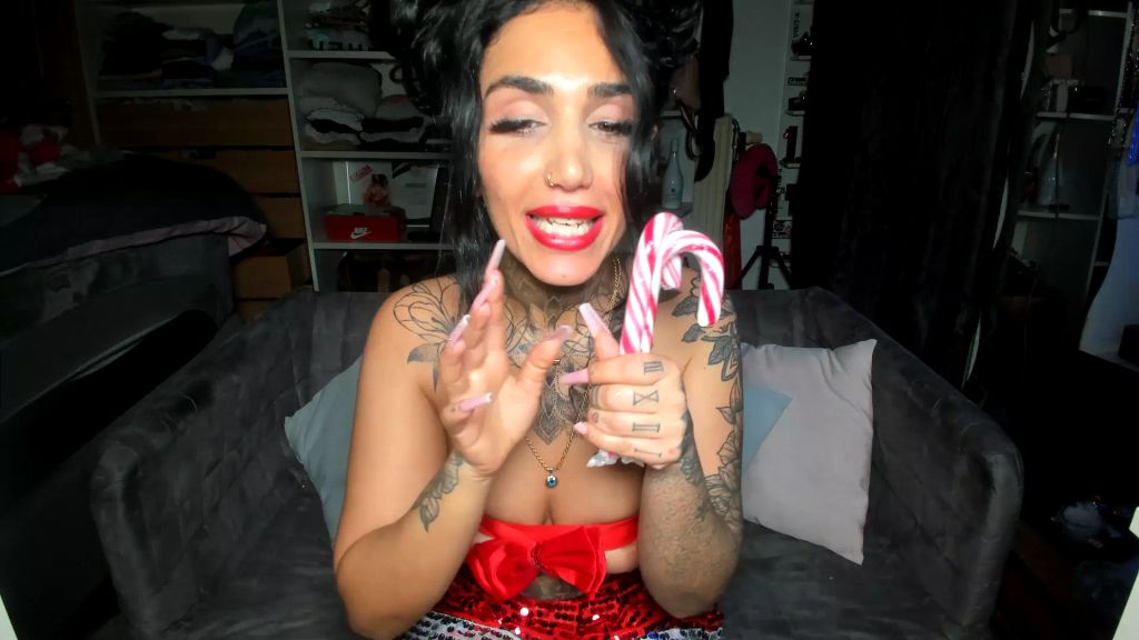 sexy foto nr. 1 von Heimliche die Zuckerstangen in meine FICKLÖCHER gestopft!