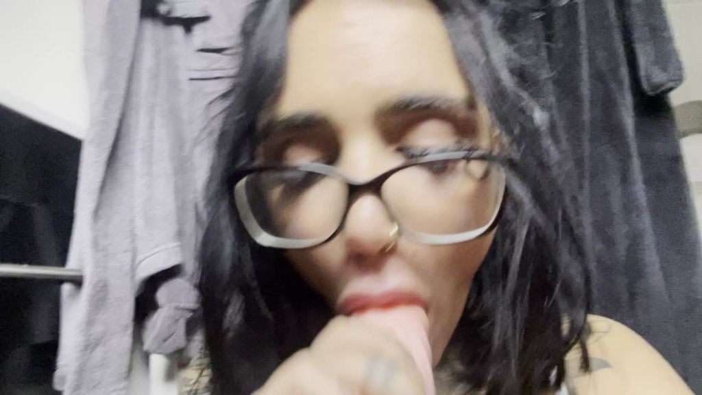sexy foto nr. 2 von FICK MEINE FICKLÖCHER!!XXLDILDO DAS ERSTE MAL ABGERIETEN!