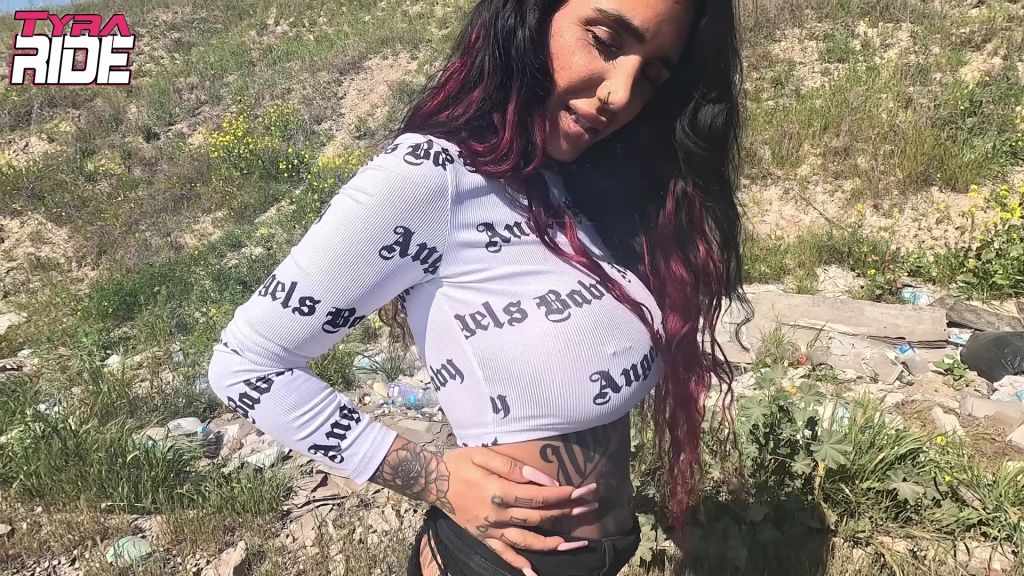 sexy foto nr. 2 von PRALLARSCH FICKSTÜCK täuscht Hilfe nur vor...