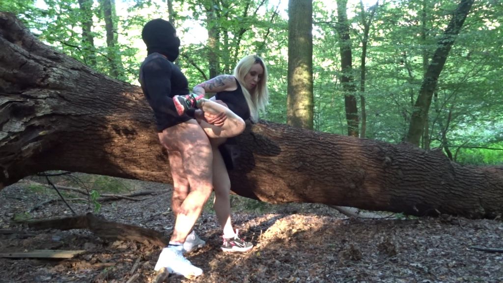 Vorschaubild 4 zum Video „Outdoor Fick“