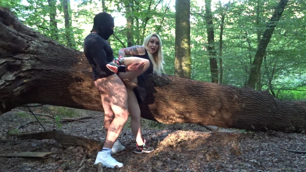 Vorschaubild 6 zum Video „Outdoor Fick“