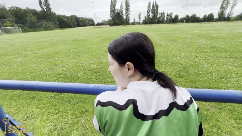 sexy foto nr. 5 von PUBLIC SEX! Fussballtraining eskaliert!