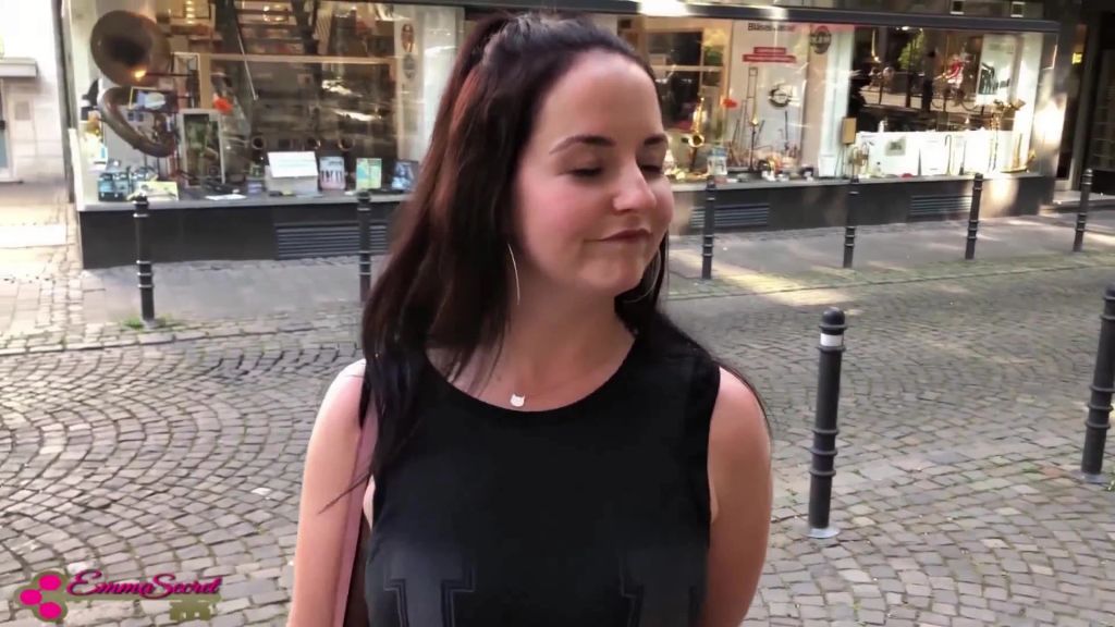 sexy foto nr. 2 von Zu DREIST!! Mitten in der Stadt zum FICKEN überredet!
