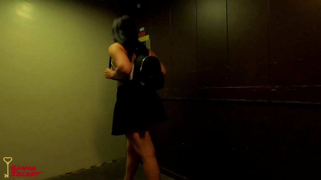 sexy foto nr. 1 von PUBLIC! USERFICK im Aufzug!