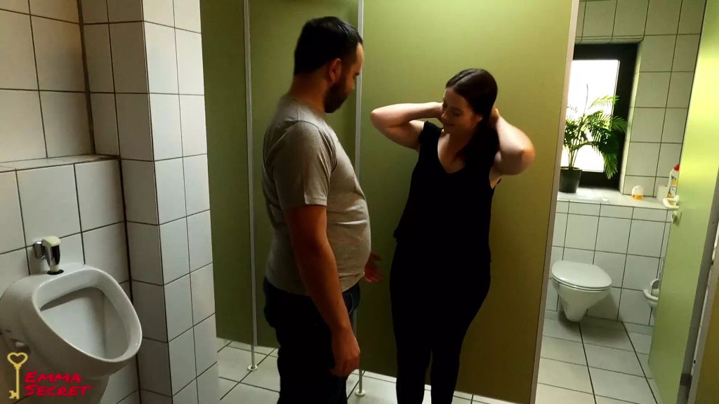 sexy foto nr. 1 von HEFTIG! Spontan auf Discotoilette gefickt!