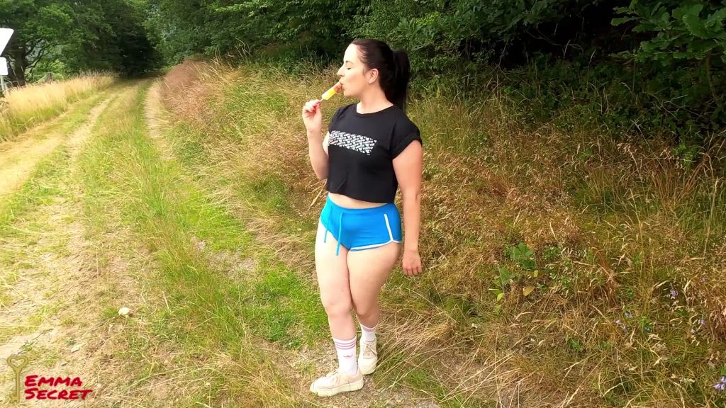 sexy foto nr. 1 von EXTRA Portion Sahne für mein EIS am Stiel!