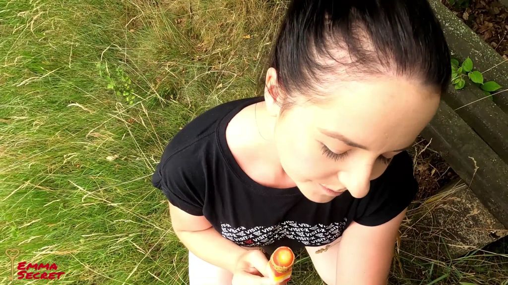 sexy foto nr. 2 von EXTRA Portion Sahne für mein EIS am Stiel!