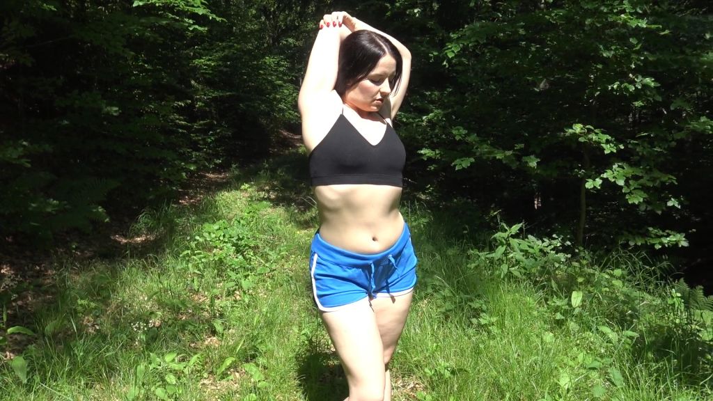 OUTDOOR CREAMPIE! Teenyschlampe im Wald gefickt!