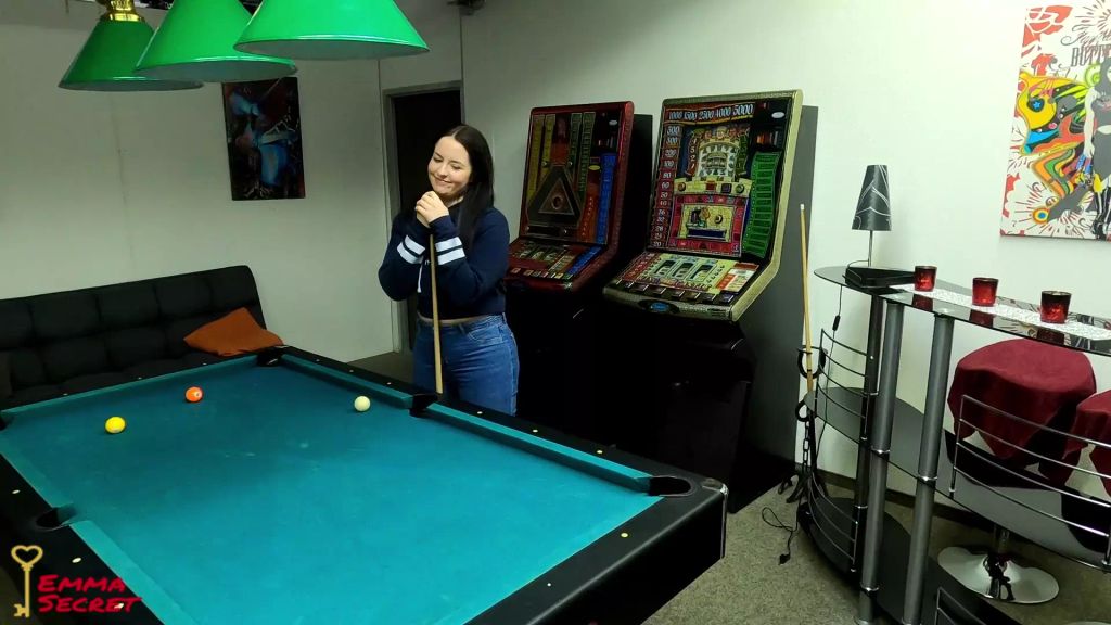 sexy foto nr. 1 von Mitten im Casino! BILLARD? Stoß mal lieber mich!
