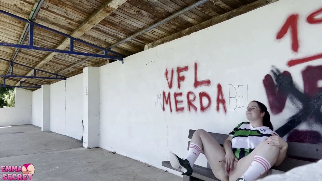 sexy foto nr. 8 von Weltmeisterin im Ficken! Public Sportplatz Gesichtsfick!