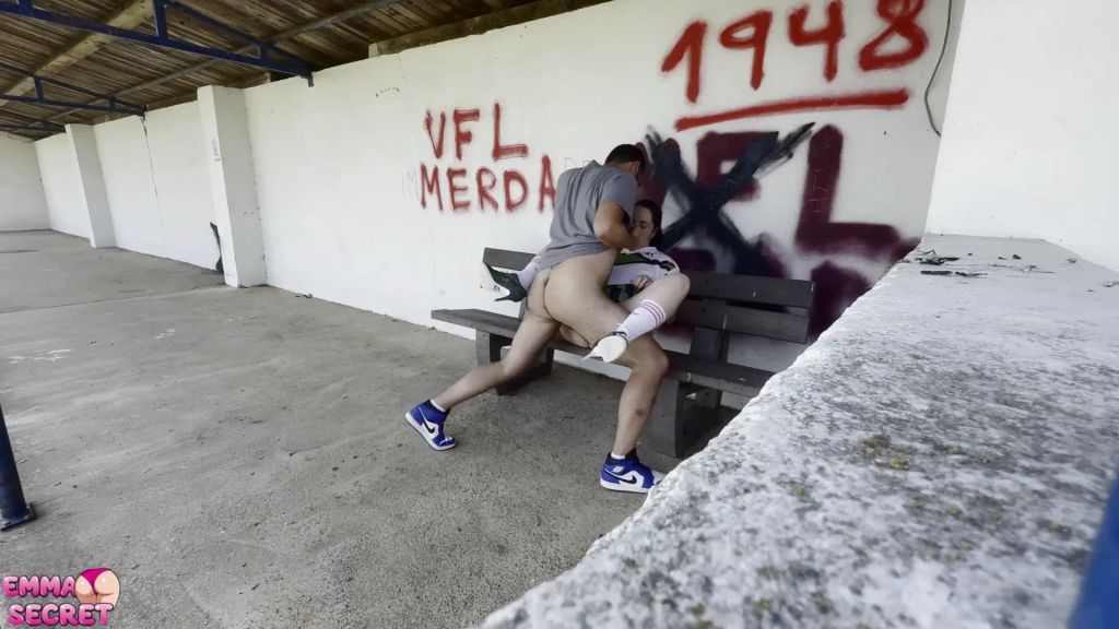 sexy foto nr. 9 von Weltmeisterin im Ficken! Public Sportplatz Gesichtsfick!