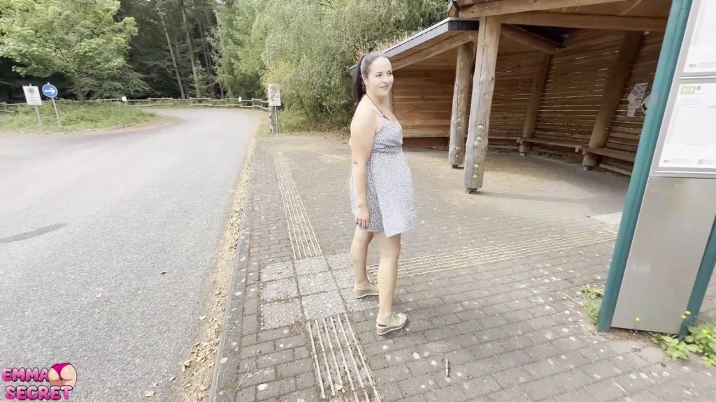 sexy foto nr. 2 von PUBLIC FICK an der Bushaltestelle – Fremder fickt mich hart!