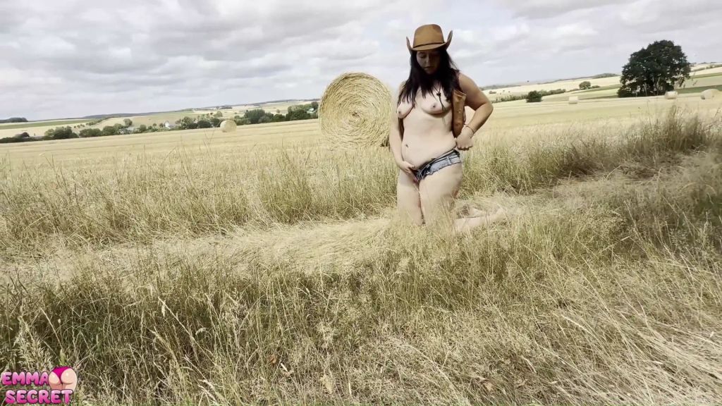 sexy foto nr. 1 von Country Girl Solo – Nackt im Stoppelfeld!