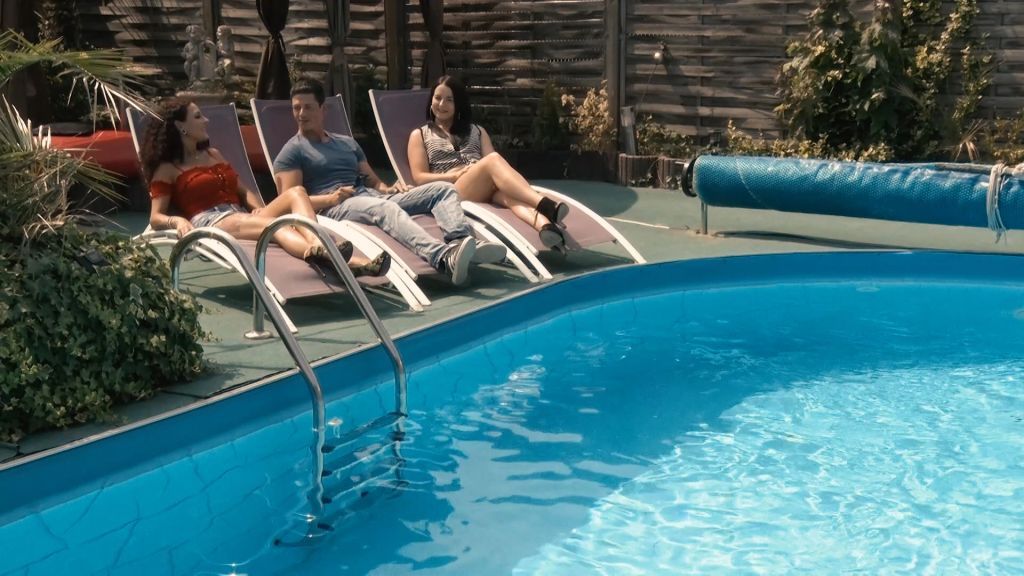 Vorschaubild zum Video „User-Fancam: Heiße Anal-Session mit meiner Freundin!“ von Emma Secret