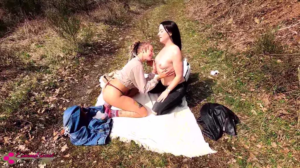 sexy foto nr. 5 von KRASSE OUTDOORACTION! Heiße Wanderin verführt!