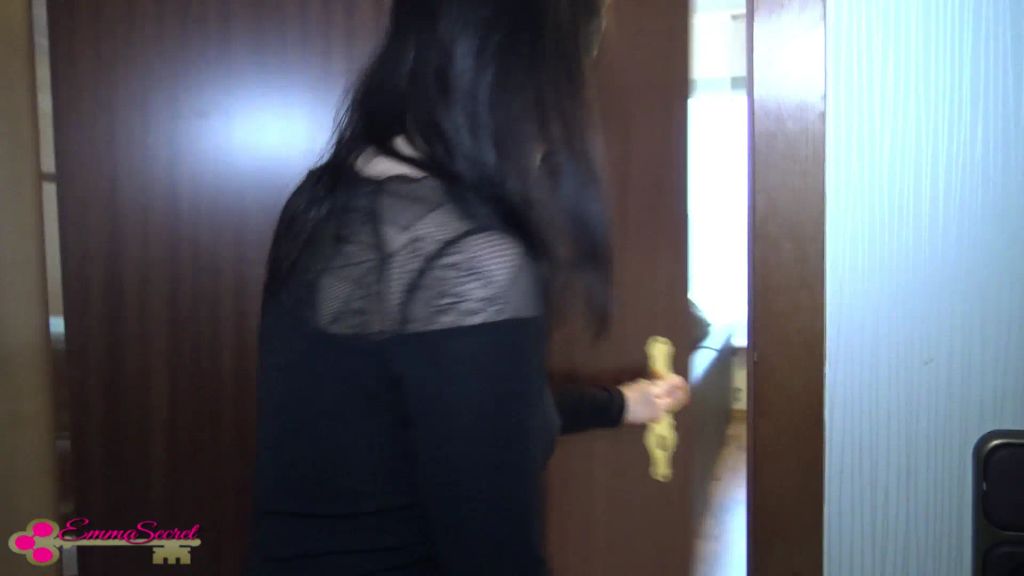 sexy foto nr. 2 von Postbote fickt mich ohne Gummi!