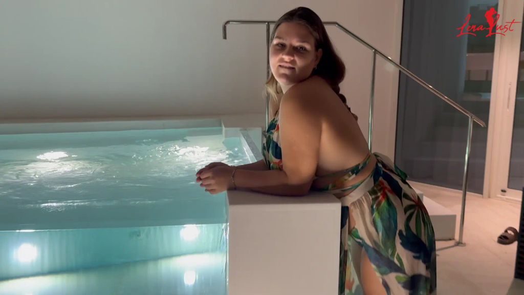 sexy foto nr. 2 von Privat und geil am Pool besorgt!