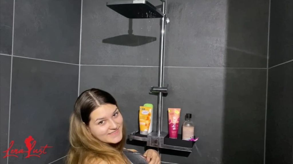 sexy foto nr. 4 von Die Hüllen fallen - Duschspaß und Strip