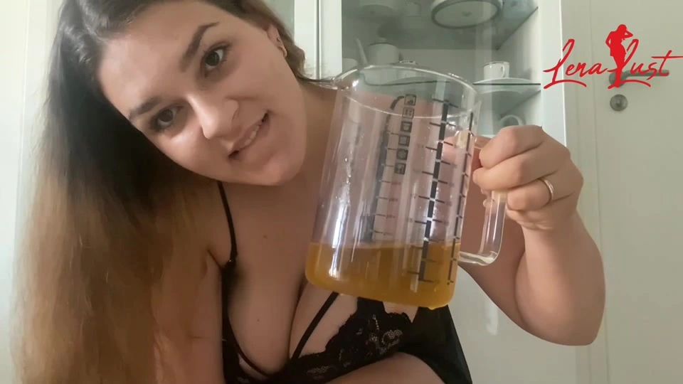 sexy foto nr. 9 von Natursektabenteuer - Ich pinkel für euch in einen Messbecher