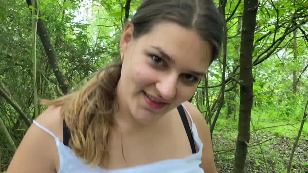 sexy foto nr. 6 von Einfach im Wald laufen gelassen - Pinkeln Outdoor
