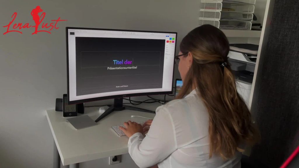 sexy foto nr. 1 von In Homeoffice mit verschiedenen Dildos Anal gefickt