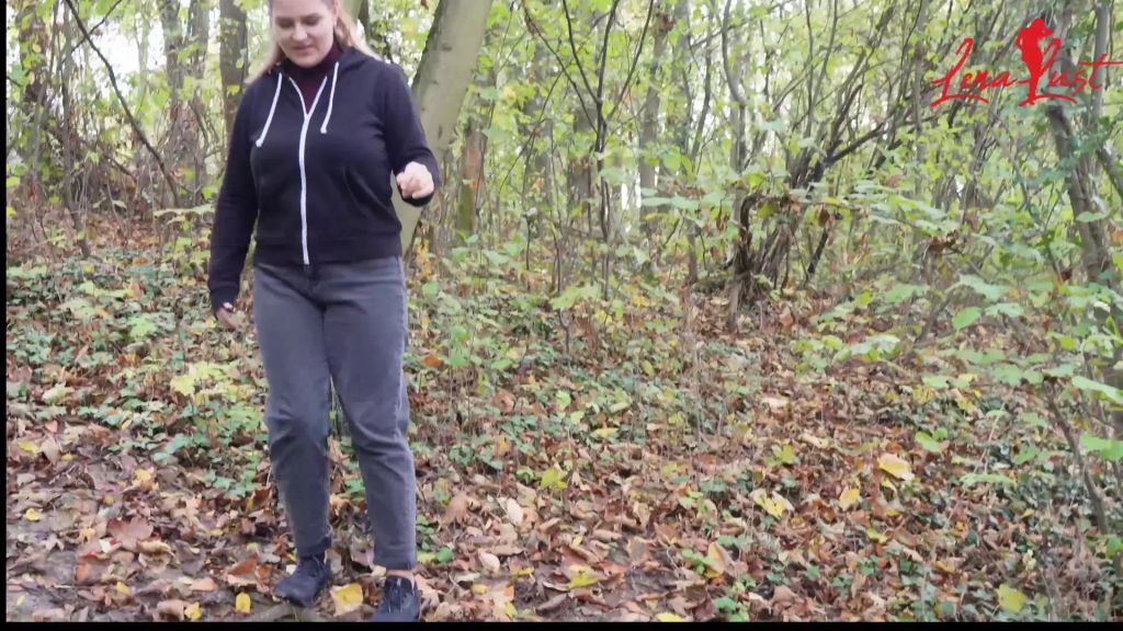 sexy foto nr. 1 von Pissen mitten im Wald! Natursektliebe!