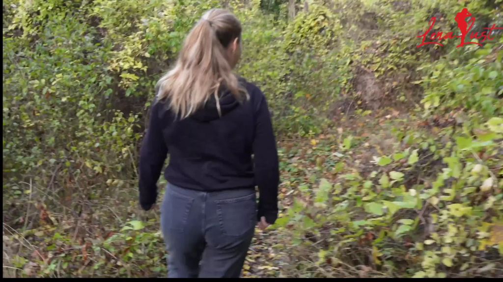 sexy foto nr. 4 von Pissen mitten im Wald! Natursektliebe!