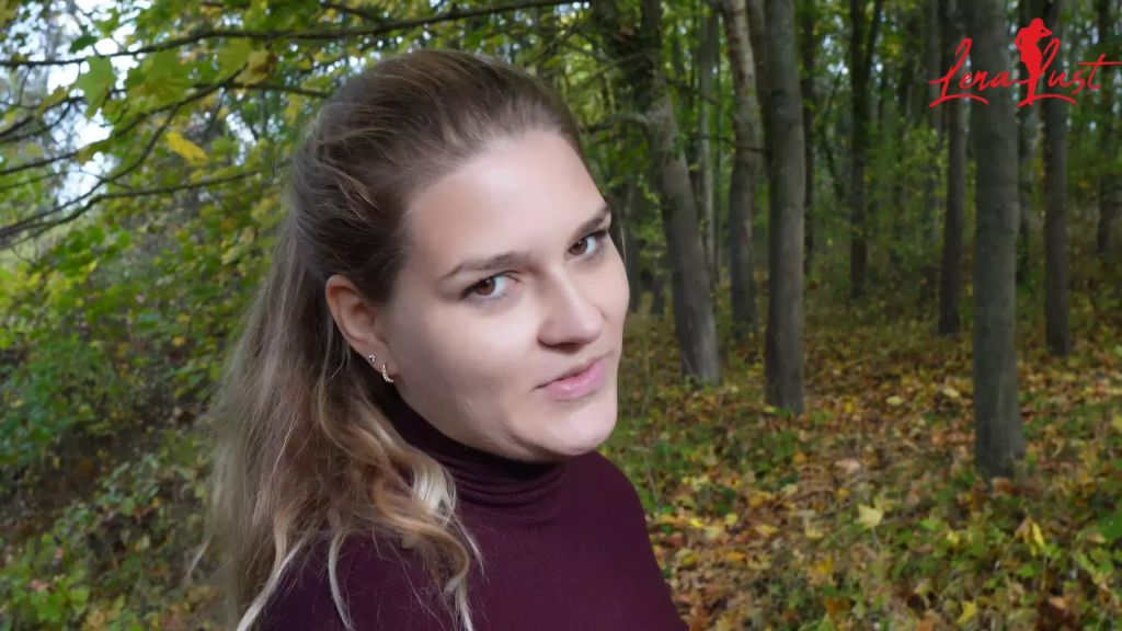 sexy foto nr. 5 von Pissen mitten im Wald! Natursektliebe!