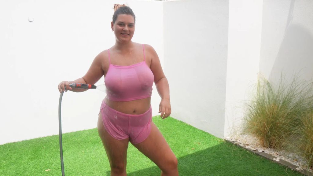 sexy foto nr. 4 von Outdoor Abgespritzt - Eine nasse Sommerdusche