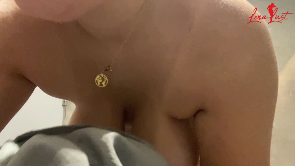 sexy foto nr. 7 von In öffentlicher Umkleide besorgt! Puplic - Dusche