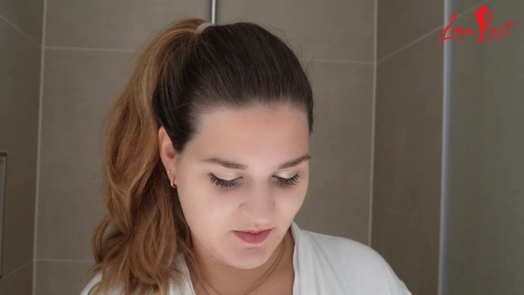 sexy foto nr. 1 von Feuchte Lustspiele mit Lena unter der Dusche