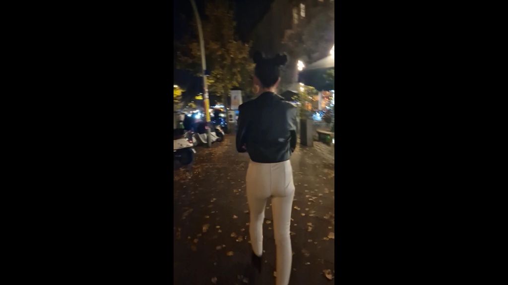 sexy foto nr. 10 von Geiler Straßenpiss in Berlin