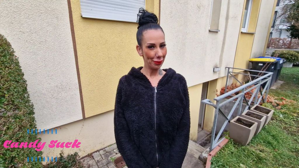 sexy foto nr. 1 von Notgeil Ich lass mir vom Postboten das Loch stopfen