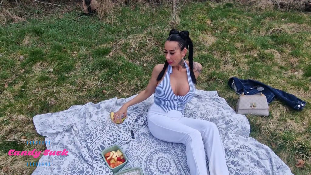 sexy foto nr. 1 von Ficknick im Freien