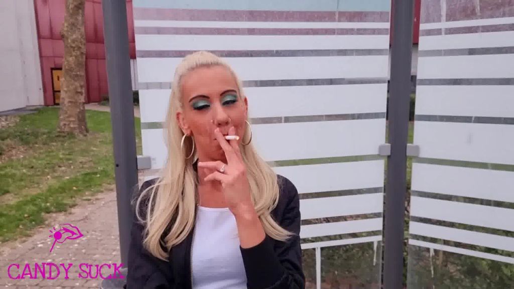 sexy foto nr. 3 von Smoking Blowjob, ich schlucke dein Sperma