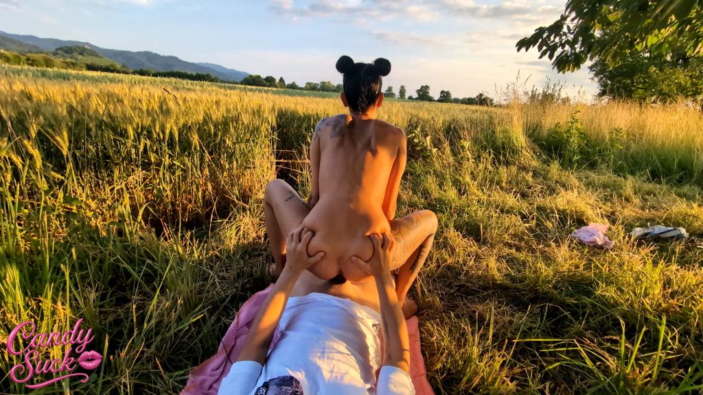 sexy foto nr. 9 von Ich werde feucht, wenn du mich anfasst fick mich jetzt