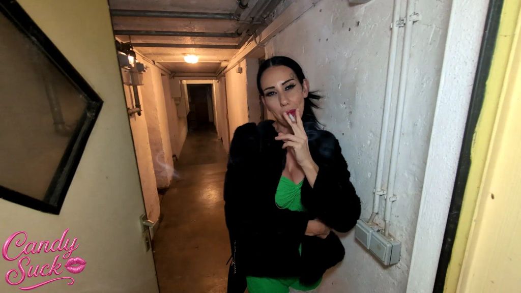 sexy foto nr. 2 von Seine neue Freundin? Egal.. Er fickt fremd und sie liegt bra