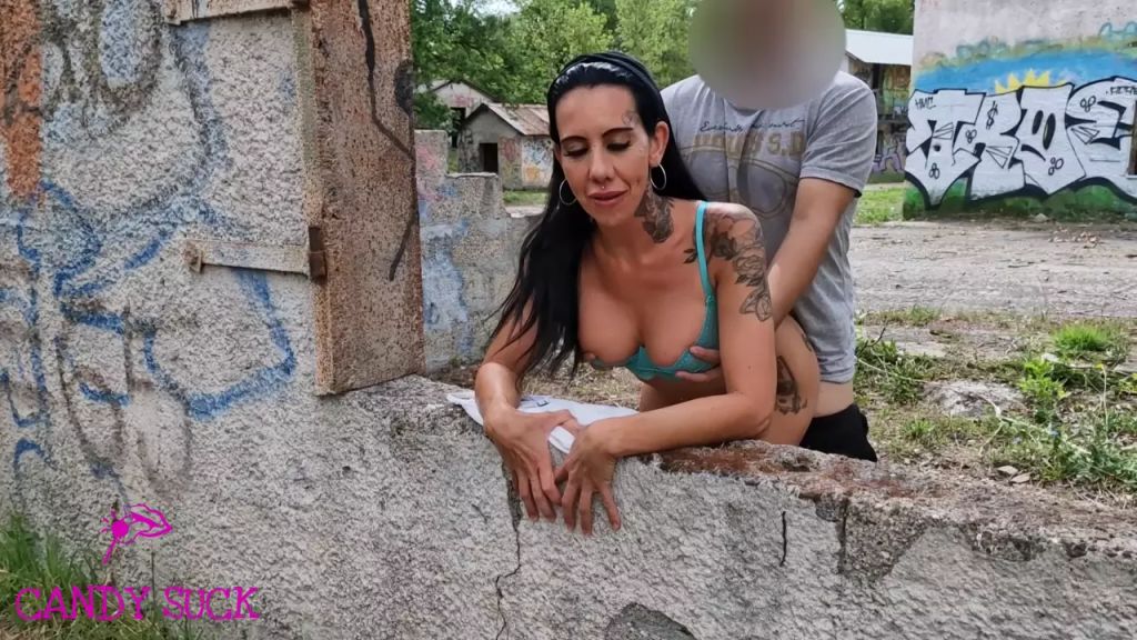 sexy foto nr. 5 von AUF DEM MILTÄRÜBUNGSPLATZ DIE FOTZE VOLLGESPRITZT