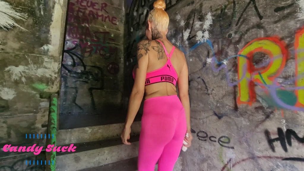 sexy foto nr. 1 von Candy macht wieder Pipi