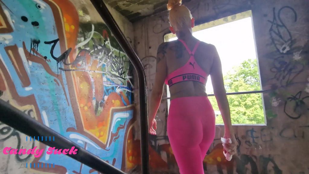 sexy foto nr. 2 von Candy macht wieder Pipi