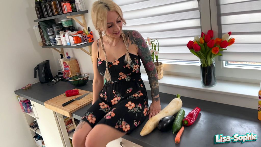 sexy foto nr. 2 von BIS ANSCHLAG VOLLGESTOPFT - Perverse Gemüsespiele mit dem ..